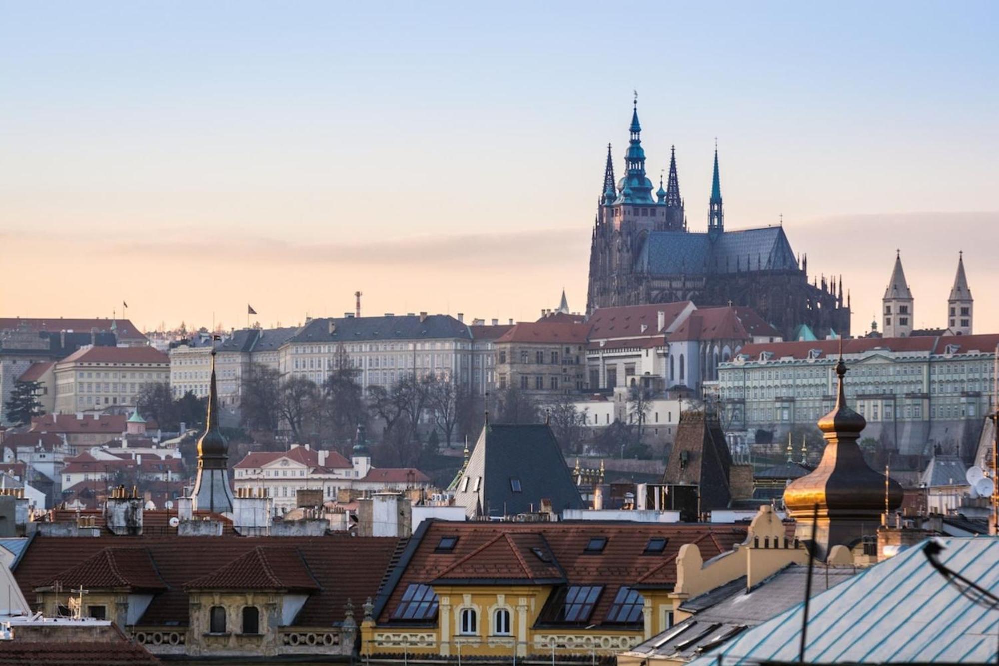 Roy 2 Bdr Apartment With Prague Castle View, Parking & Ac Kültér fotó