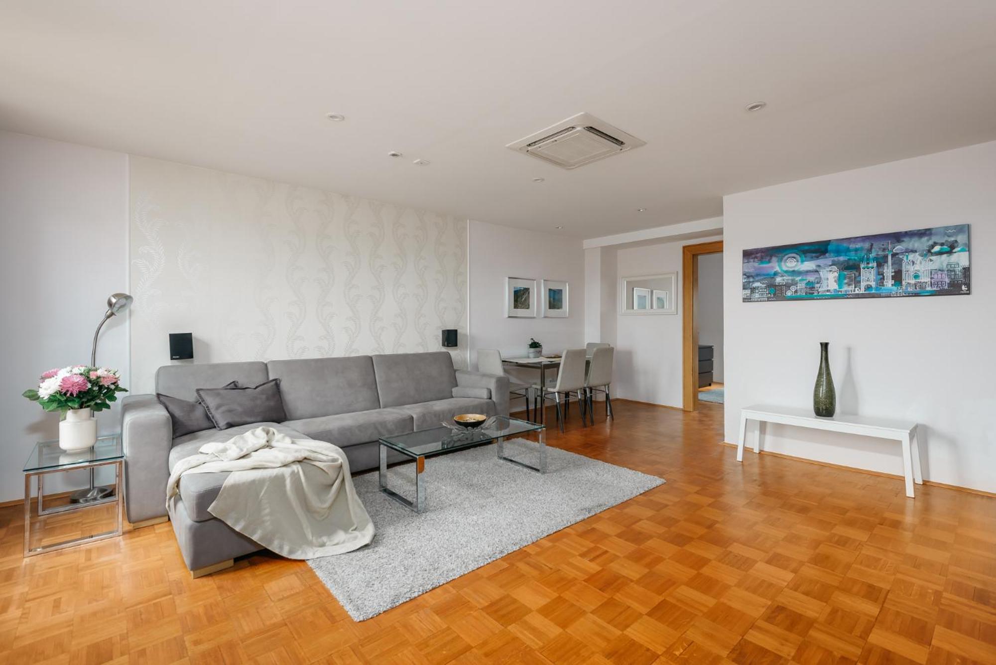 Roy 2 Bdr Apartment With Prague Castle View, Parking & Ac Kültér fotó