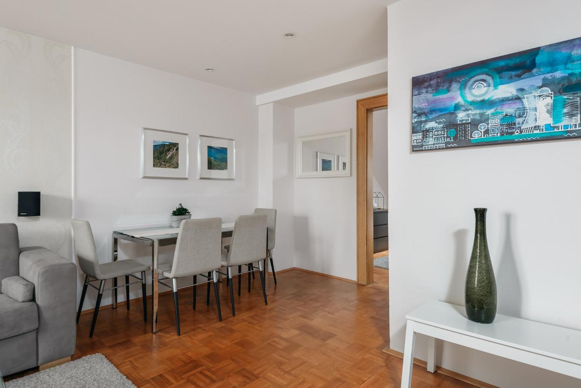 Roy 2 Bdr Apartment With Prague Castle View, Parking & Ac Kültér fotó