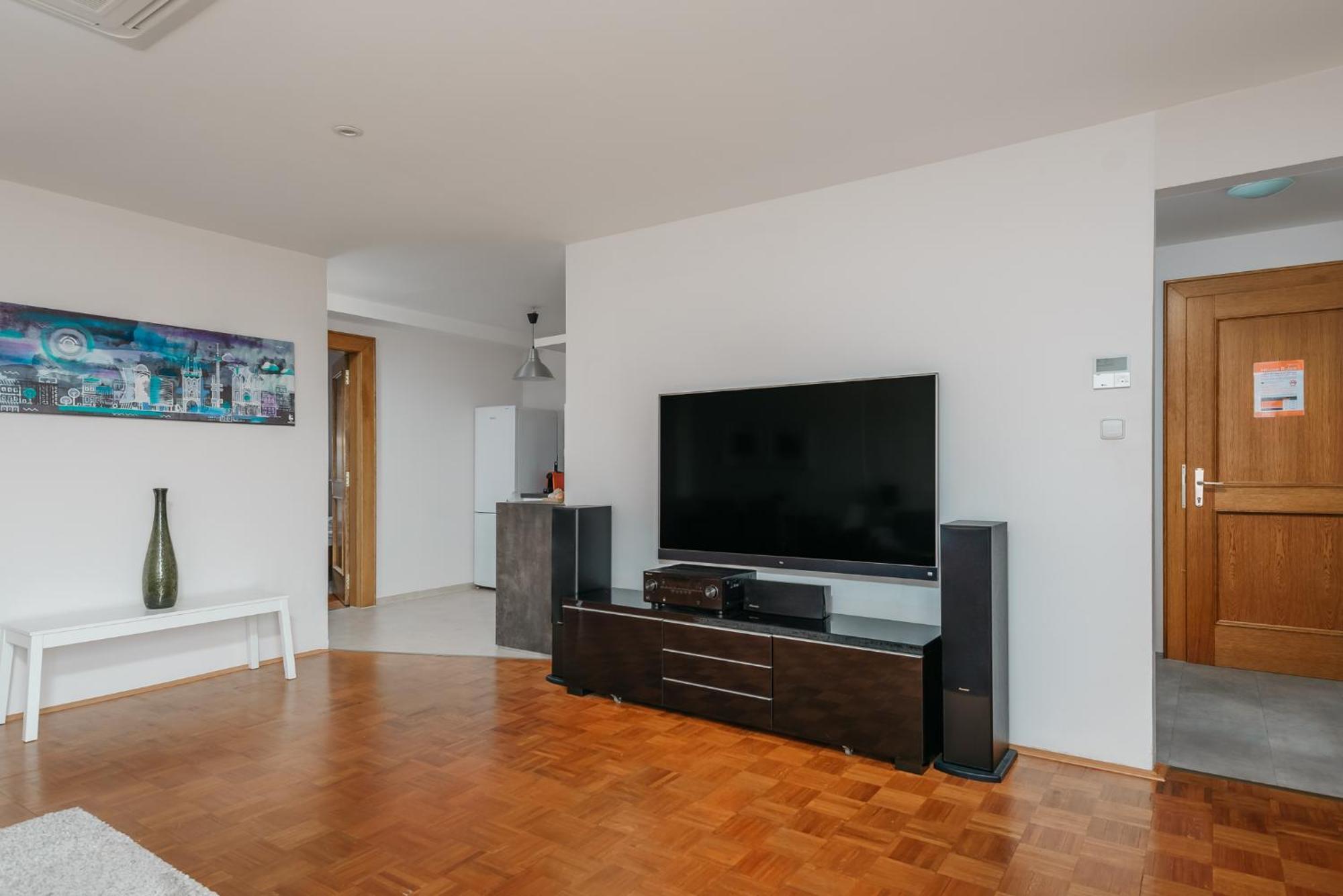 Roy 2 Bdr Apartment With Prague Castle View, Parking & Ac Kültér fotó