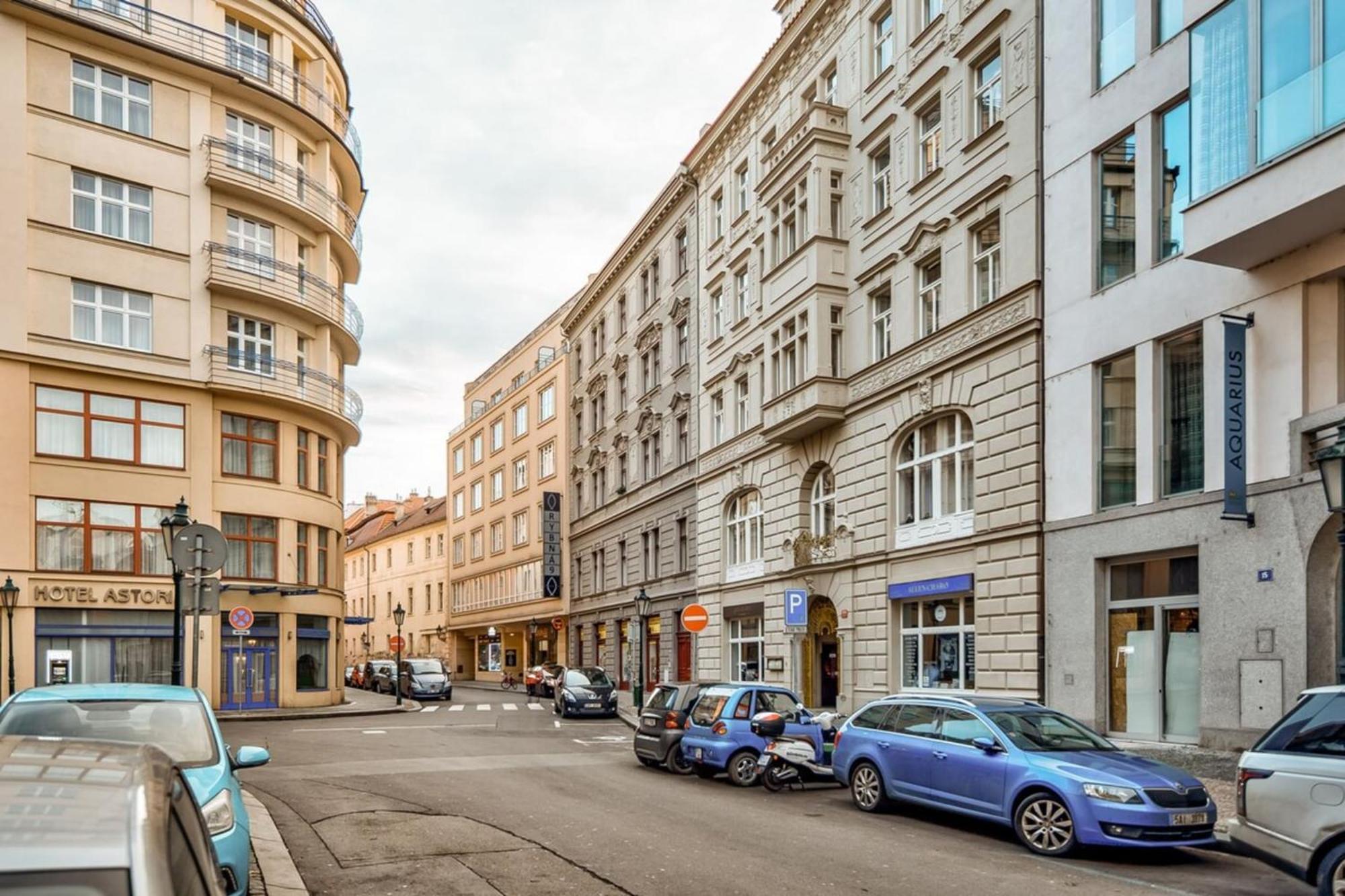 Roy 2 Bdr Apartment With Prague Castle View, Parking & Ac Kültér fotó