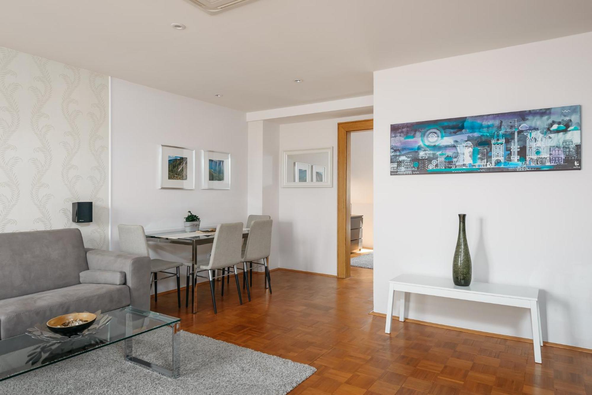 Roy 2 Bdr Apartment With Prague Castle View, Parking & Ac Kültér fotó