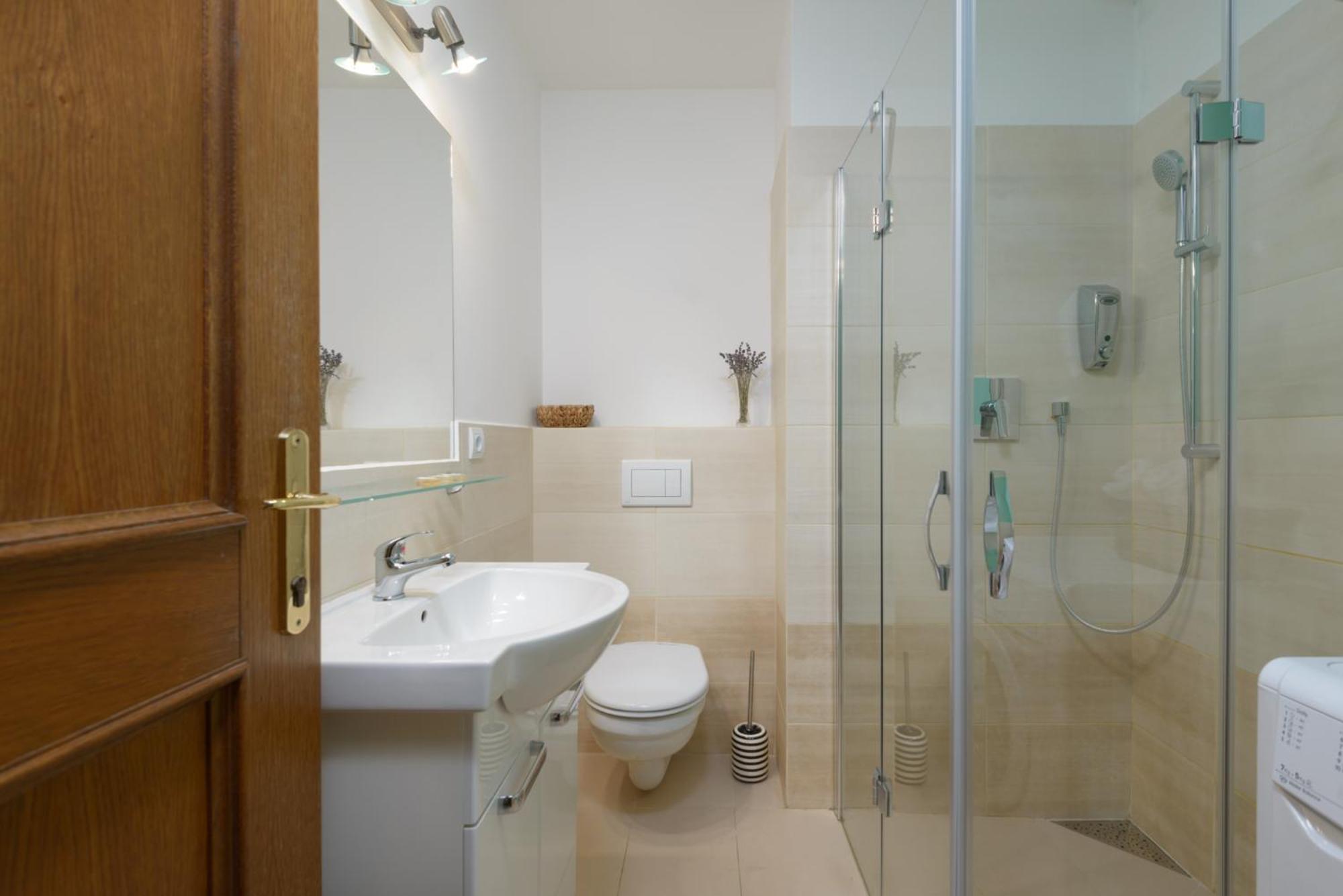 Roy 2 Bdr Apartment With Prague Castle View, Parking & Ac Kültér fotó