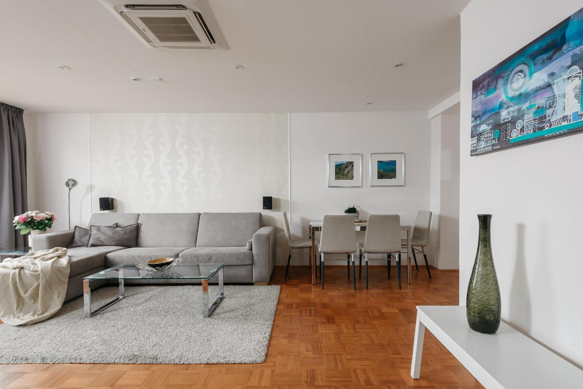 Roy 2 Bdr Apartment With Prague Castle View, Parking & Ac Kültér fotó