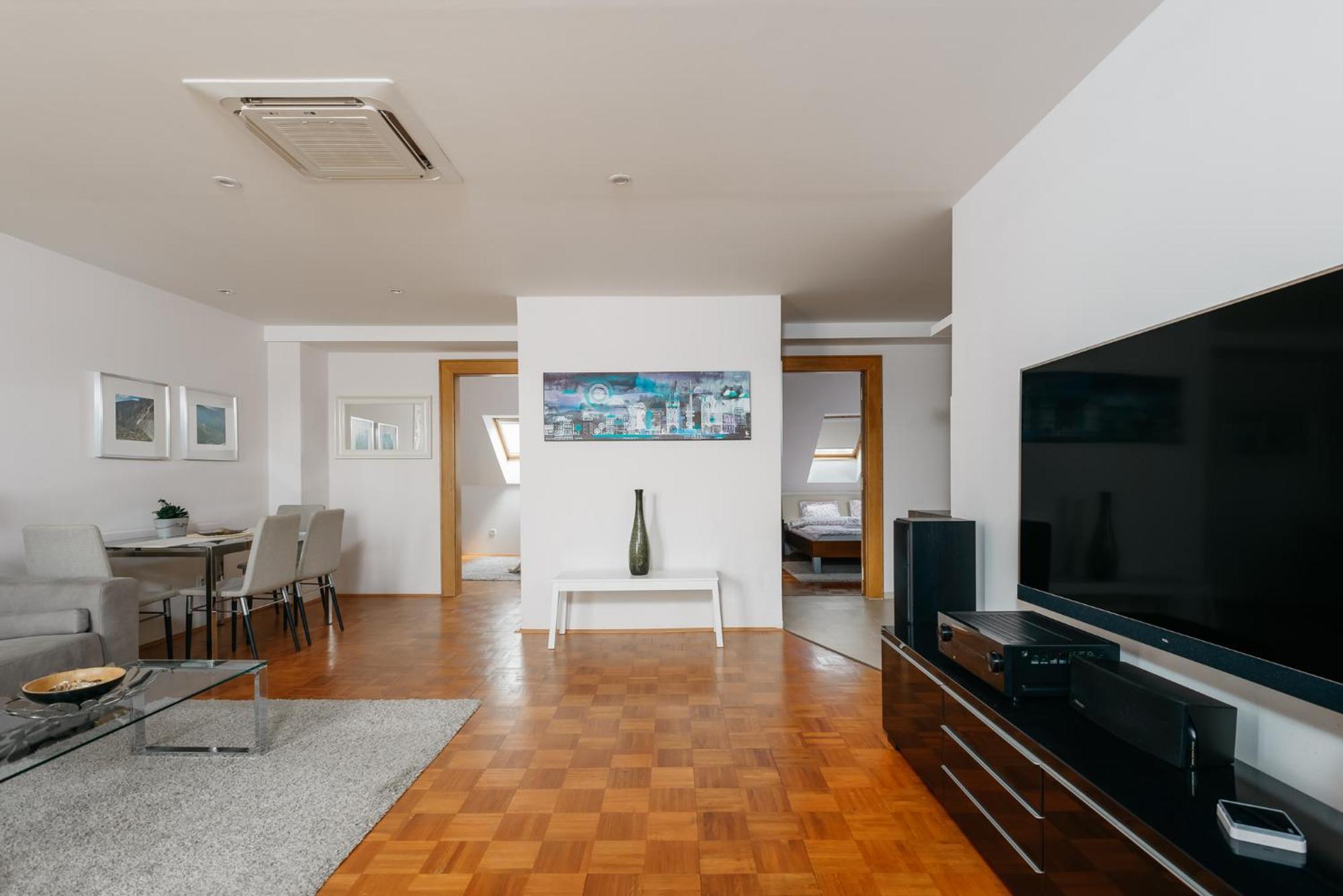 Roy 2 Bdr Apartment With Prague Castle View, Parking & Ac Kültér fotó
