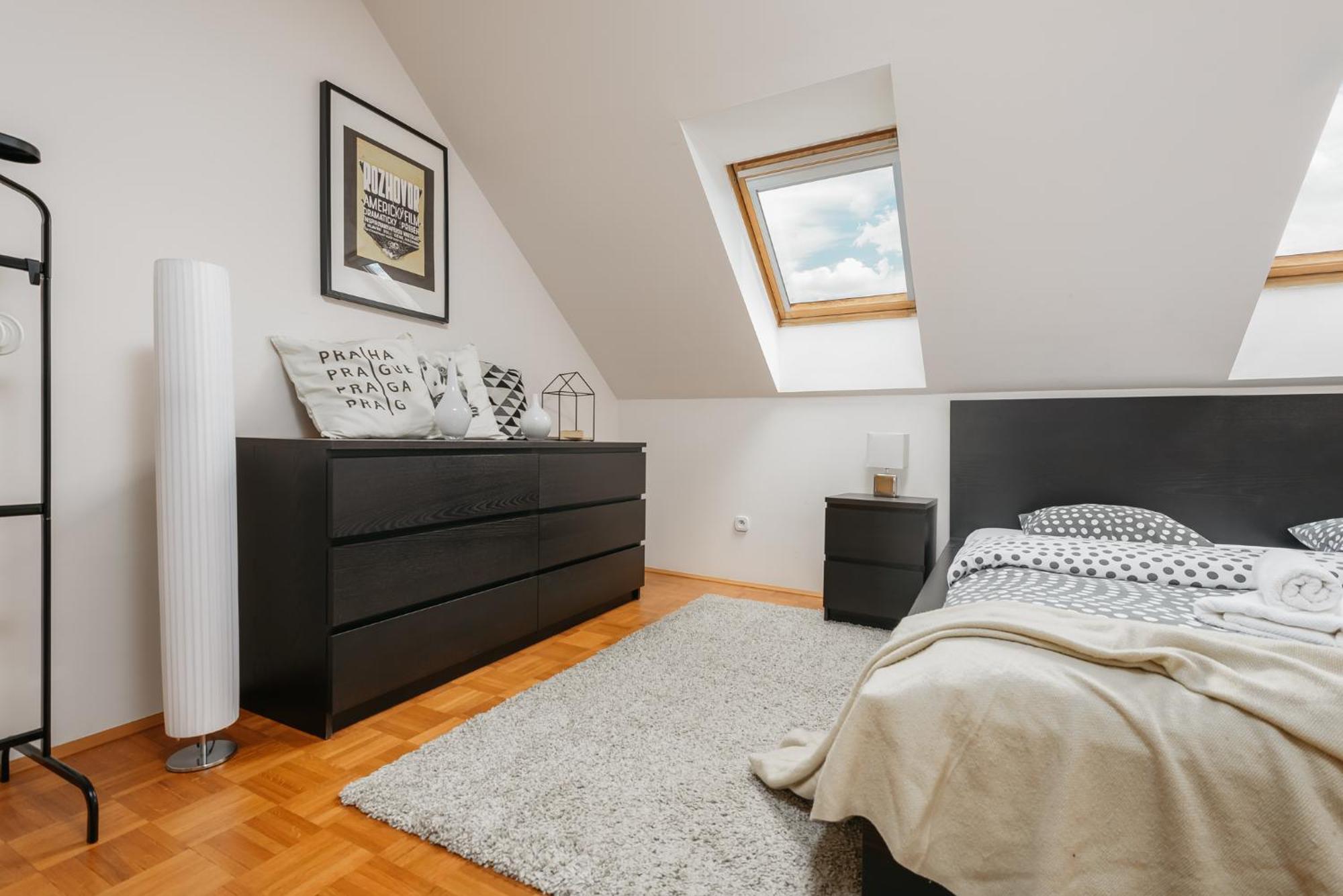 Roy 2 Bdr Apartment With Prague Castle View, Parking & Ac Kültér fotó