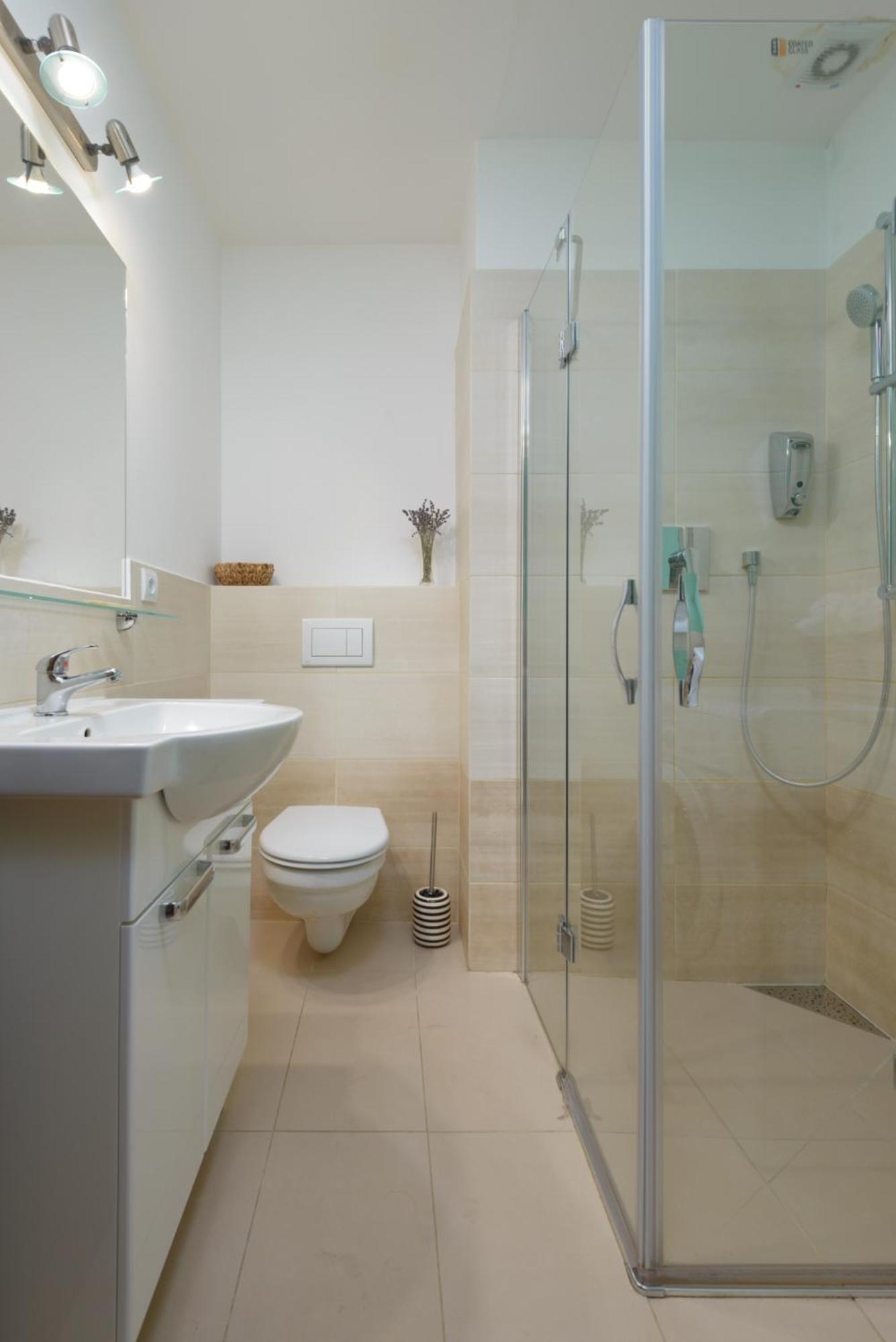 Roy 2 Bdr Apartment With Prague Castle View, Parking & Ac Kültér fotó