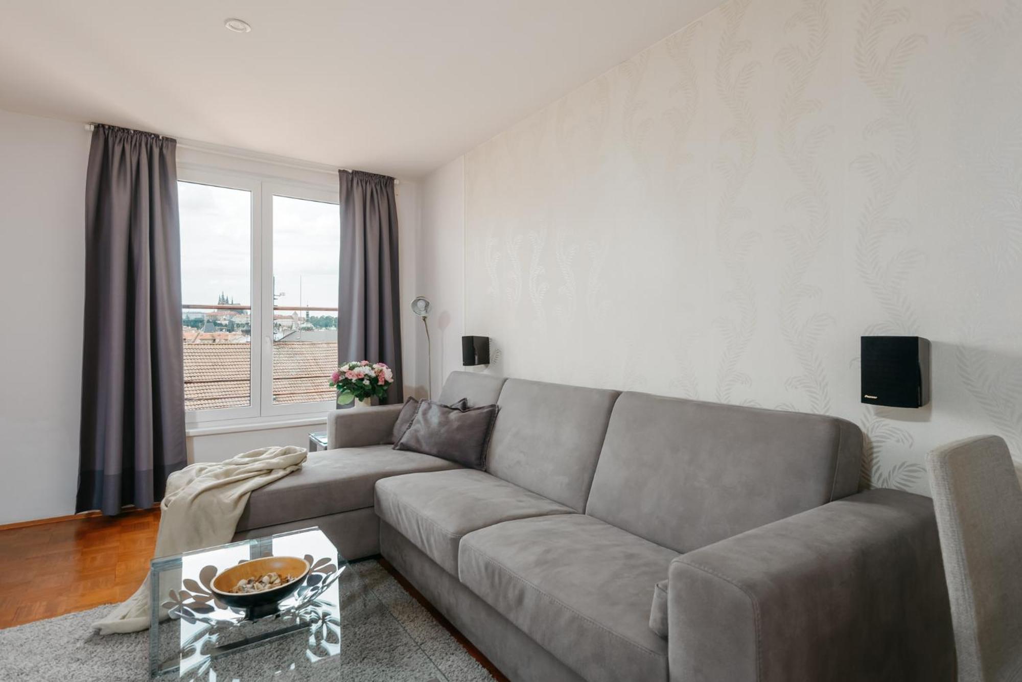 Roy 2 Bdr Apartment With Prague Castle View, Parking & Ac Kültér fotó