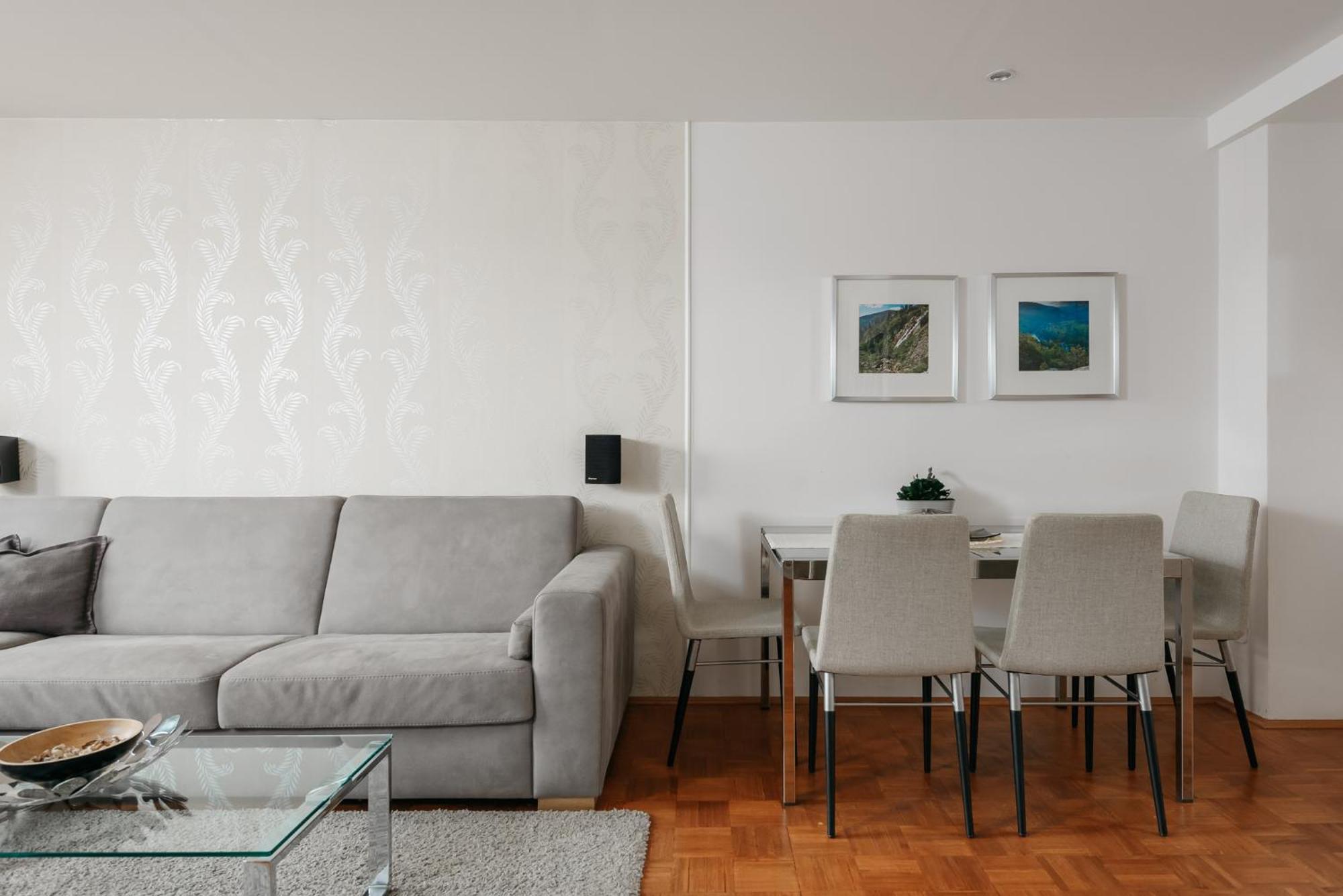 Roy 2 Bdr Apartment With Prague Castle View, Parking & Ac Kültér fotó