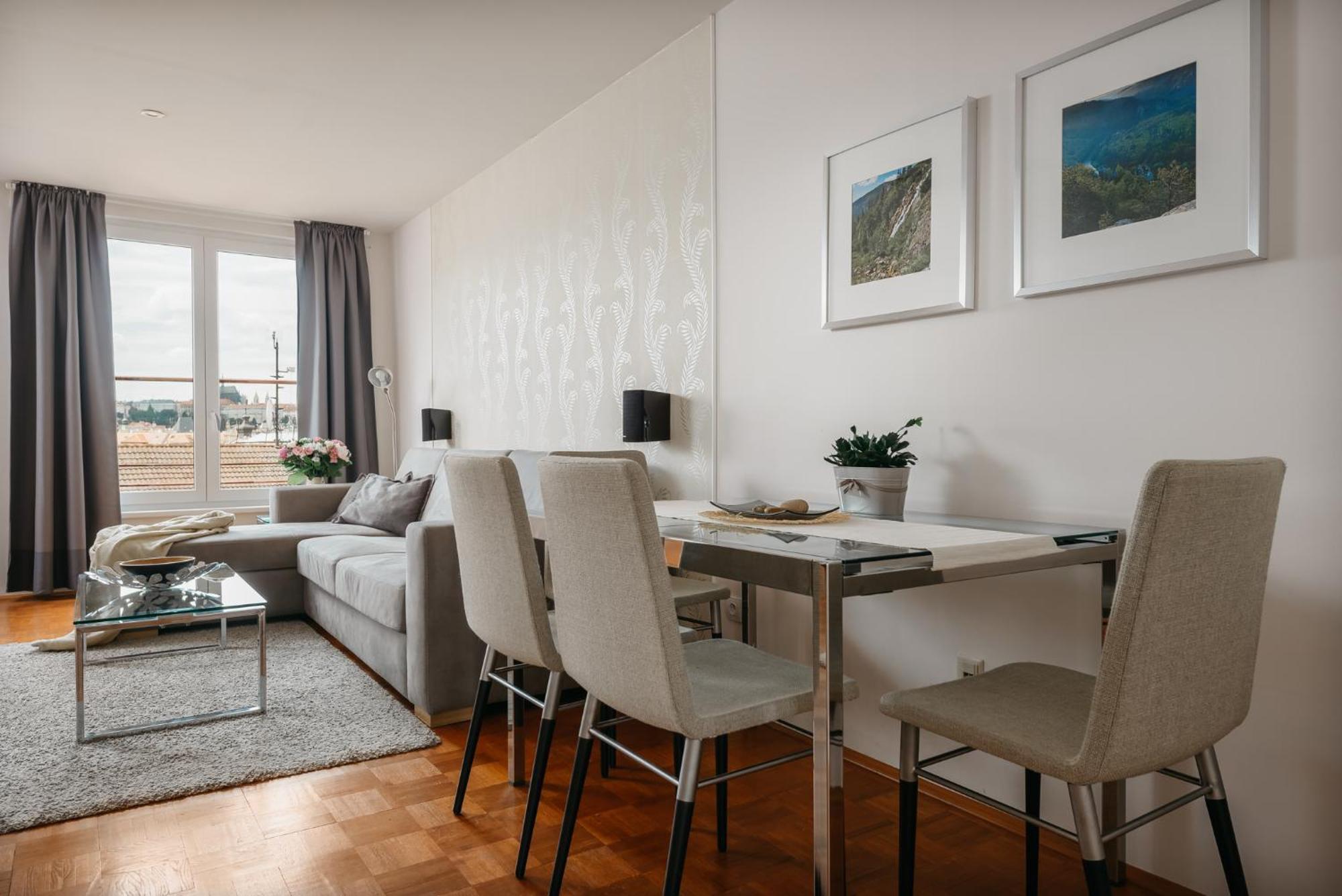 Roy 2 Bdr Apartment With Prague Castle View, Parking & Ac Kültér fotó